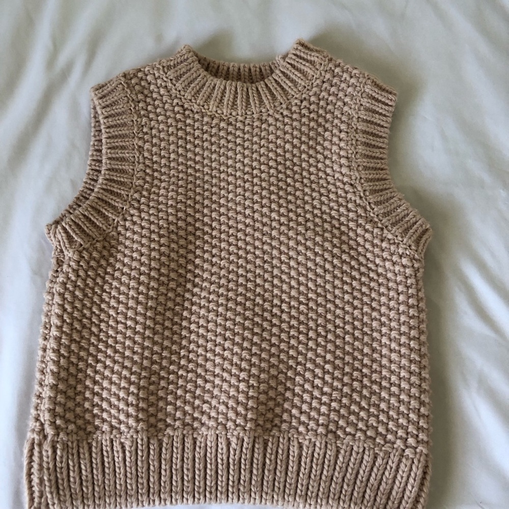 H&M Chunky Knit Sleeveless Sweater Top